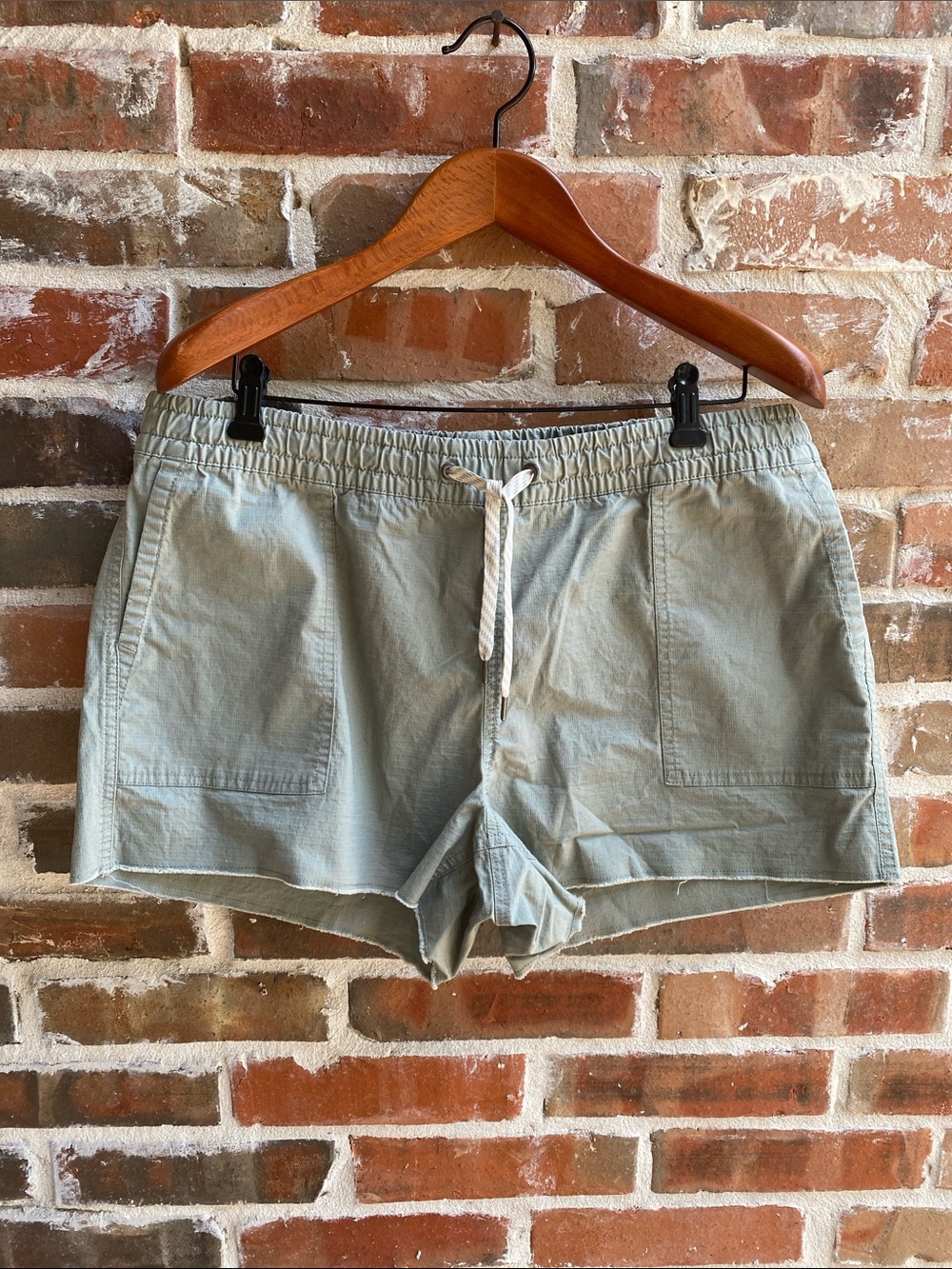Vuori Women's Vintage Ripstop Drawstring Utility Shorts in Eucalyptus XL - Picture 12 of 16